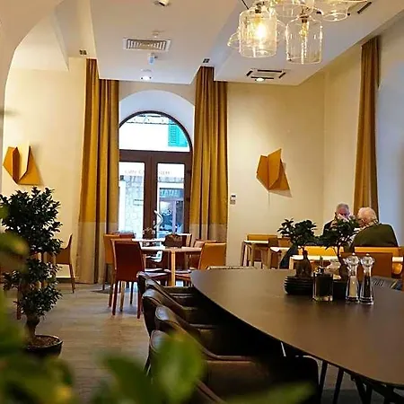 Platani Hotell