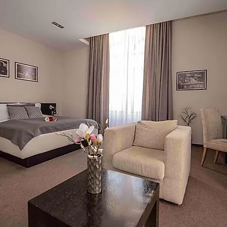 Hotell Platani