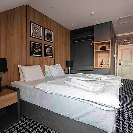 Platani Hotell 4*