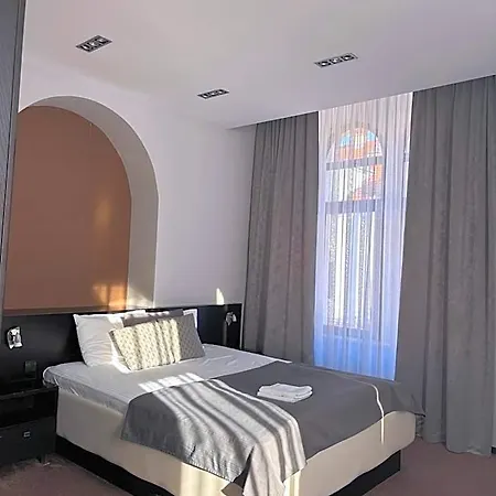 Hotell Platani