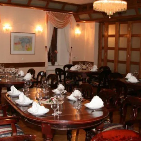 Hotell Platani 4*
