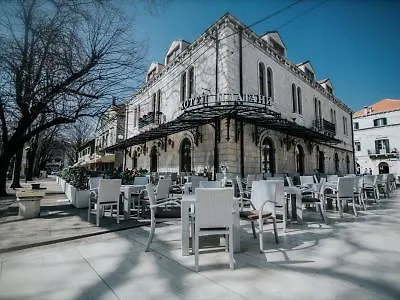 Platani Hotell